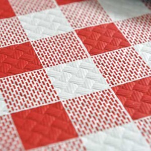 MANTEL 100X100 CUADRO ROJO 40g